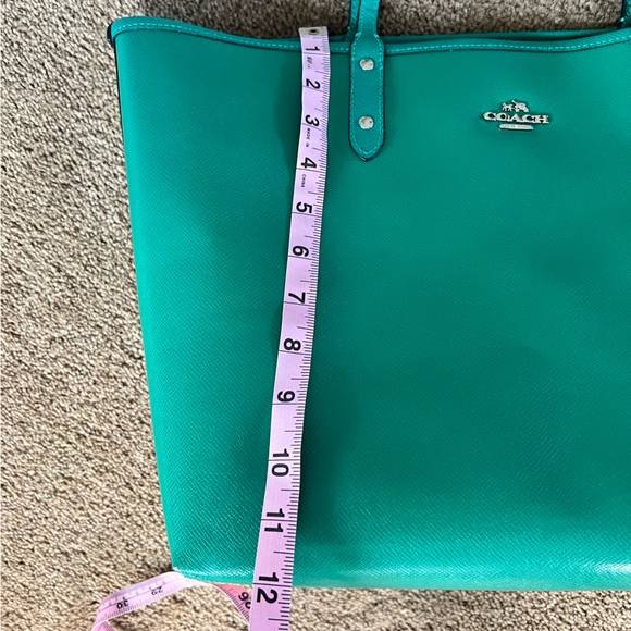 Coach tote greenish blue with reversible purple floral pattern & wristlet insert - Picture 9 of 16